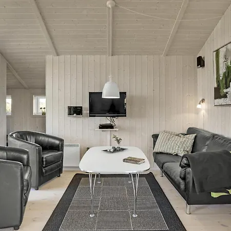 Beautiful In Haderslev With Kitchen Tatil Evi